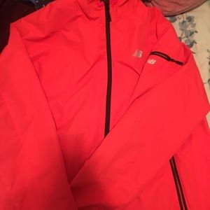 NEW BALANCE RUNNER JACKET.